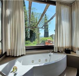 5 bedroom villa with pool and tennis court near San Gimignano, sleeps 10